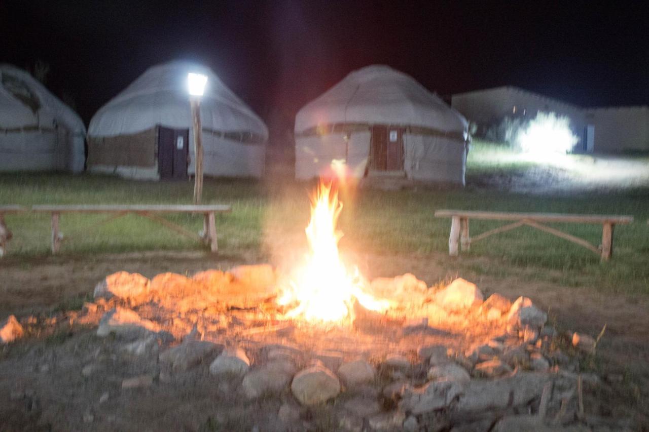 Nurota Kyzylkum Nights Camp & Family Yurt酒店 外观 照片